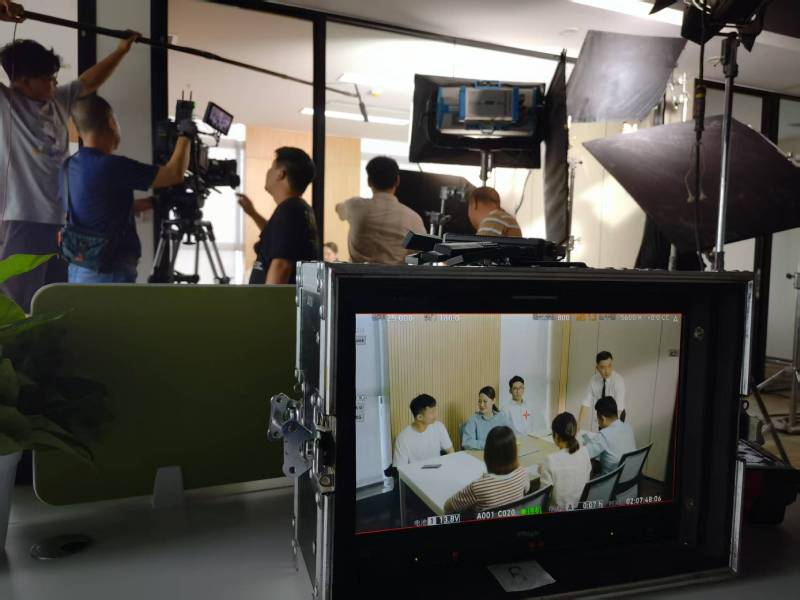 云县TVC拍摄公司：科技产品视觉化大师，诠释未来感与功能美学